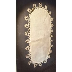 1144.  Doily Fabric and Lace trim